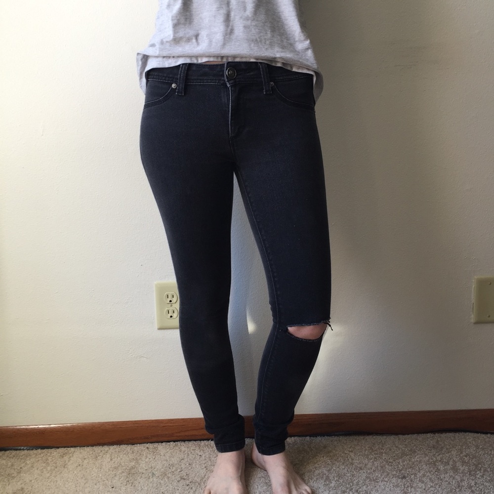 DL1961 Emma Legging Jeans in Onyx - Picture 1 of 12